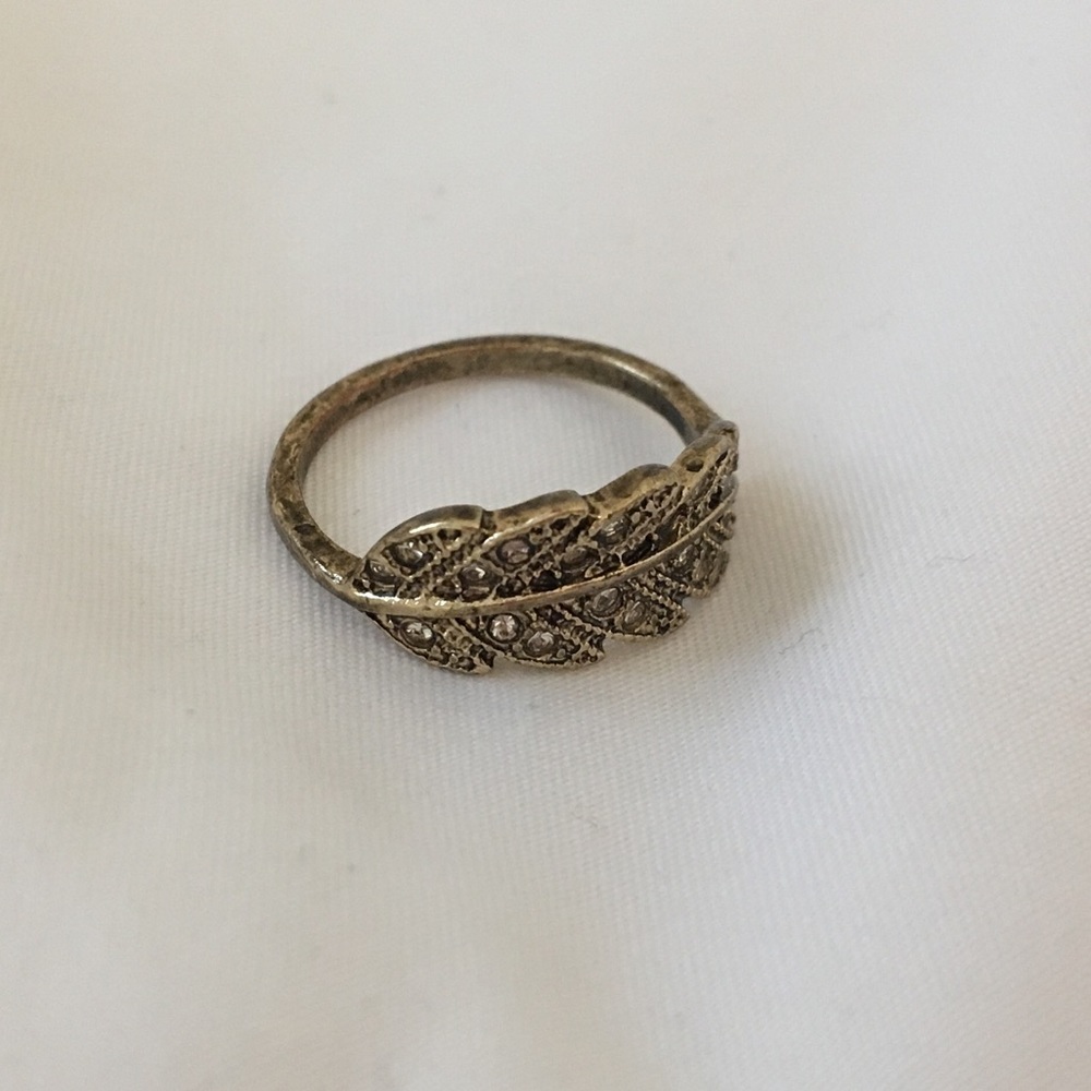 Beautiful Feather Jeweled Ring size 6